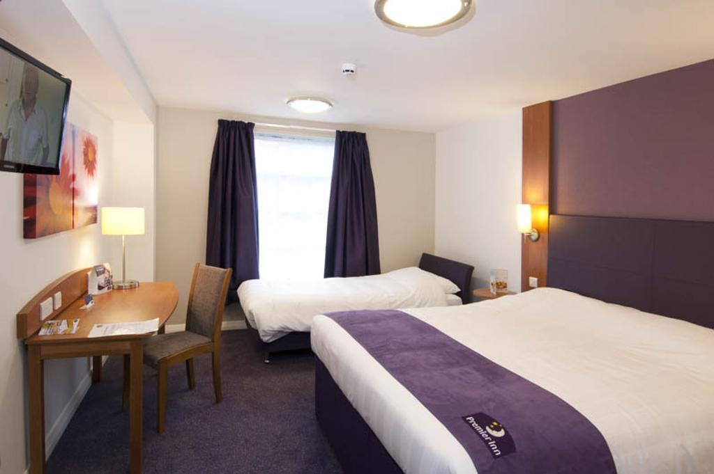 Premier Inn Sunbury - Kempton Park Номер фото